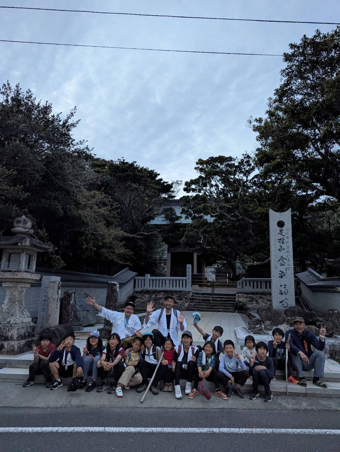 お遷路 - お寺での集合写真
